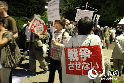 日本一女子在大学内持锤闹事，校园安全引发深思