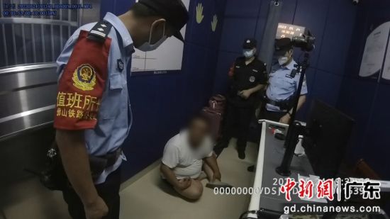 公安网安，男孩被埋图涉案者拘捕事件分析