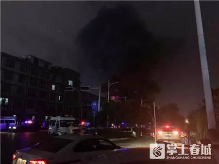 南宁一表演广场夜景墙起火事件，无人伤亡的警示