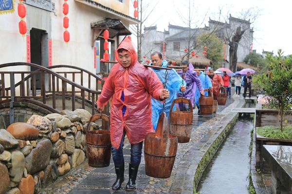 推荐，揭秘！投资5万包下30亩鱼塘，大量荷包红鲤鱼在其中？是赚翻还是亏损风险大解析？！