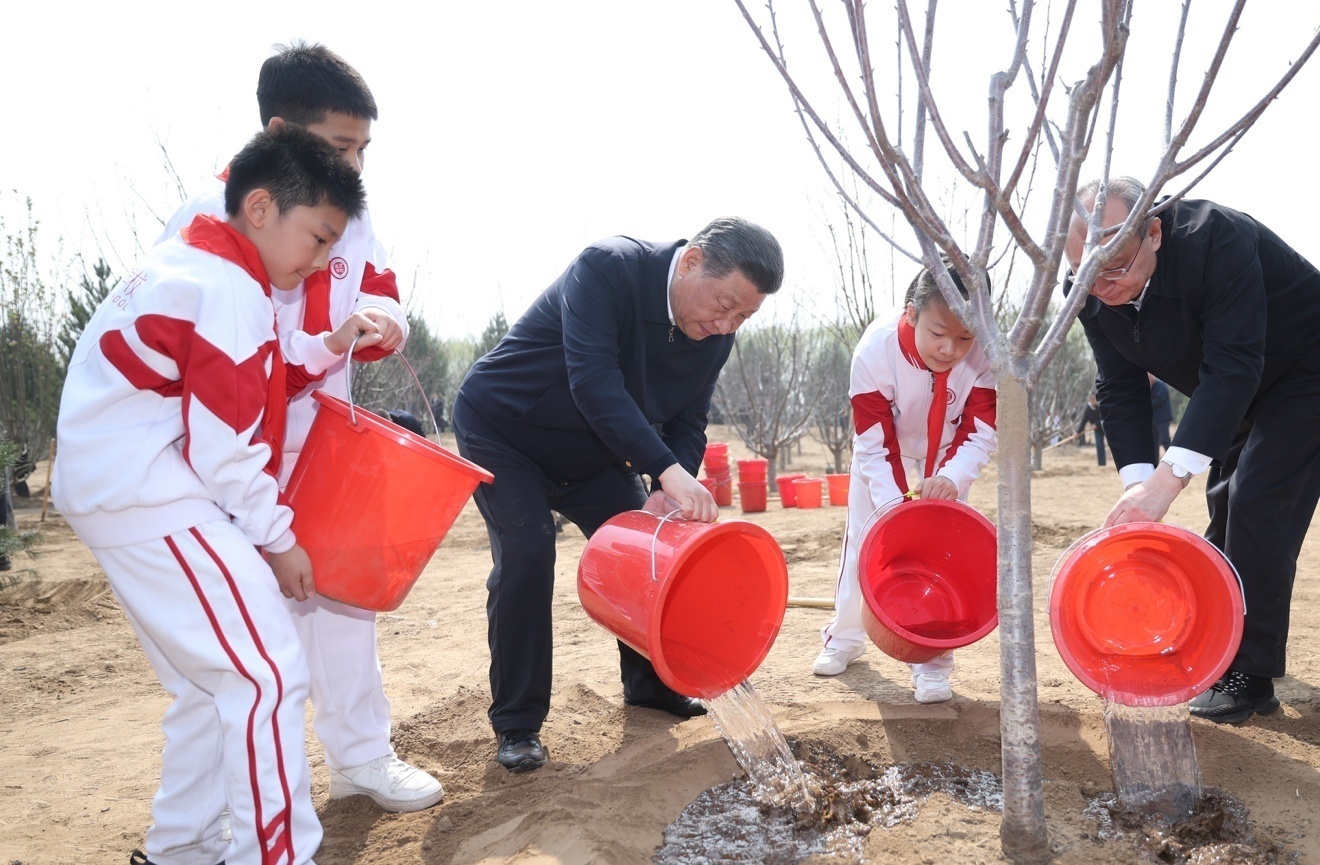 增绿就是增优势 植树就是植未来